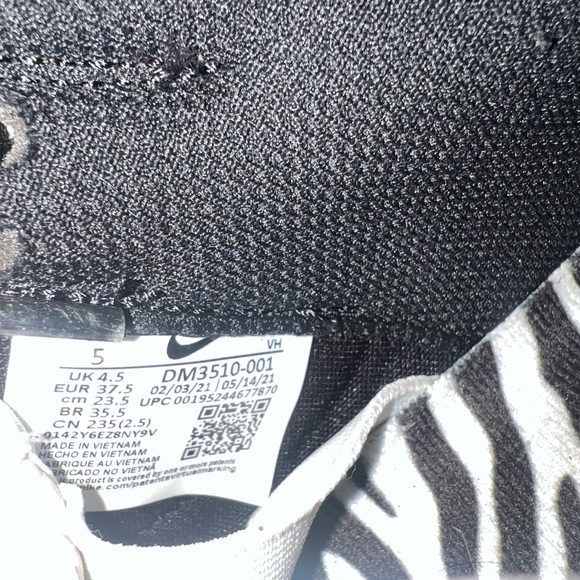 Quatersnacks x Dunk Low SB ‘ Little Debbie’s Zebra Cakes’ - Picture 11 of 11